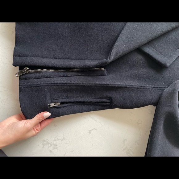 Helmut Lang boxy, cropped black jacket with cream leather collar - Picture 8 of 8